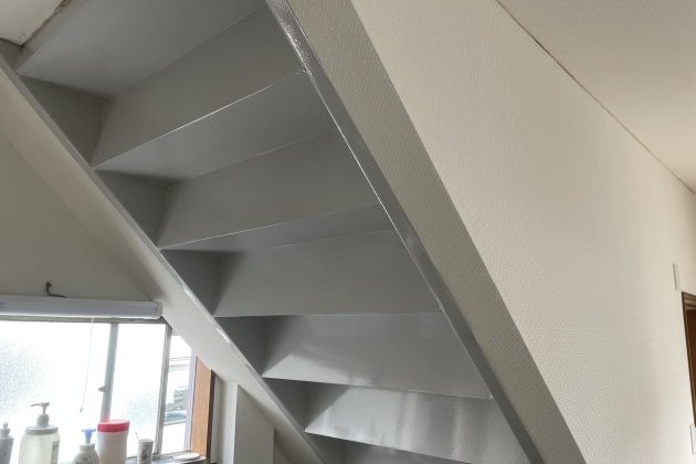 内部 クロス張替＆階段下塗装＆配線工事