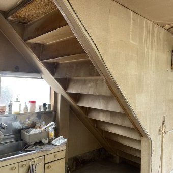 内部 クロス張替＆階段下塗装＆配線工事